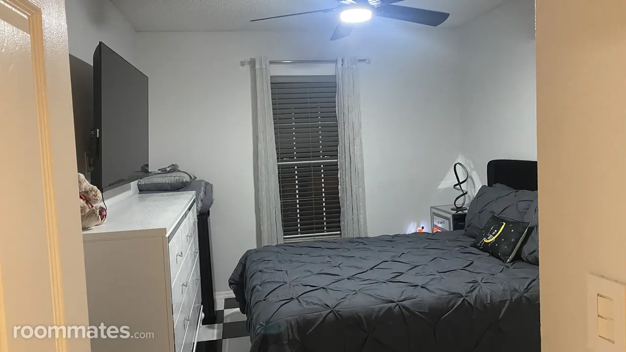 Profile photo 11 of 16