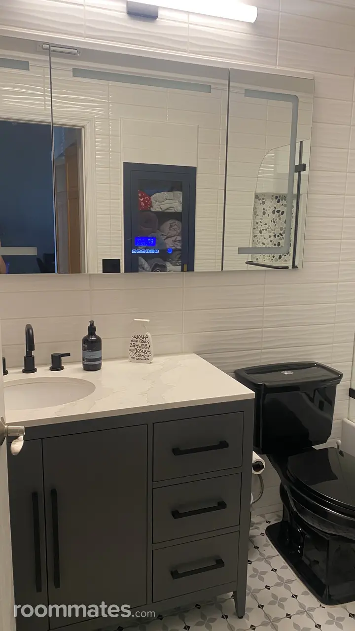 Profile photo 12 of 16