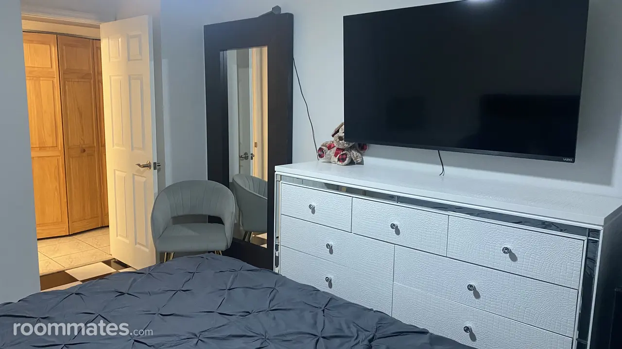 Profile photo 10 of 16