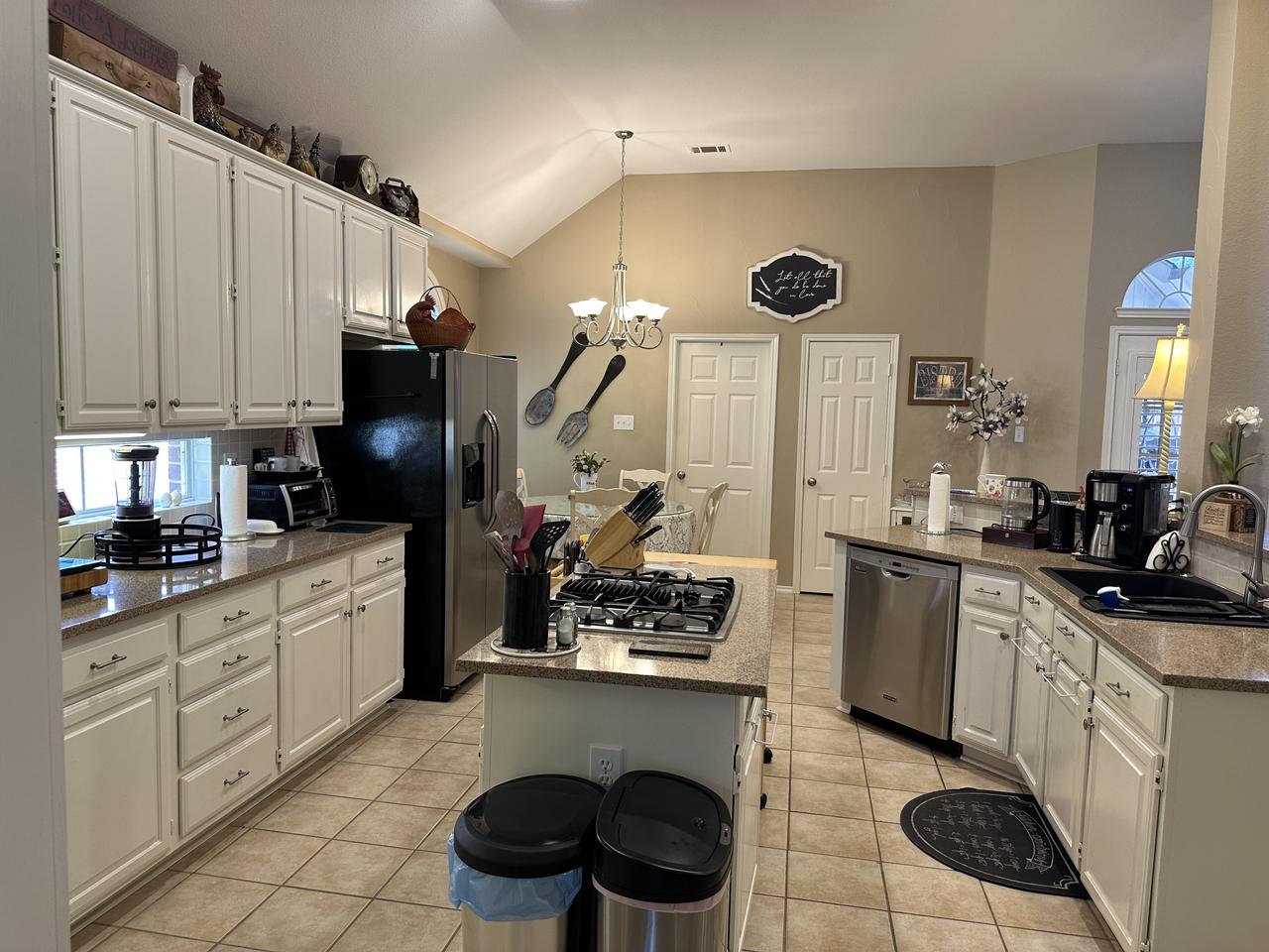 Profile photo 3 of 10