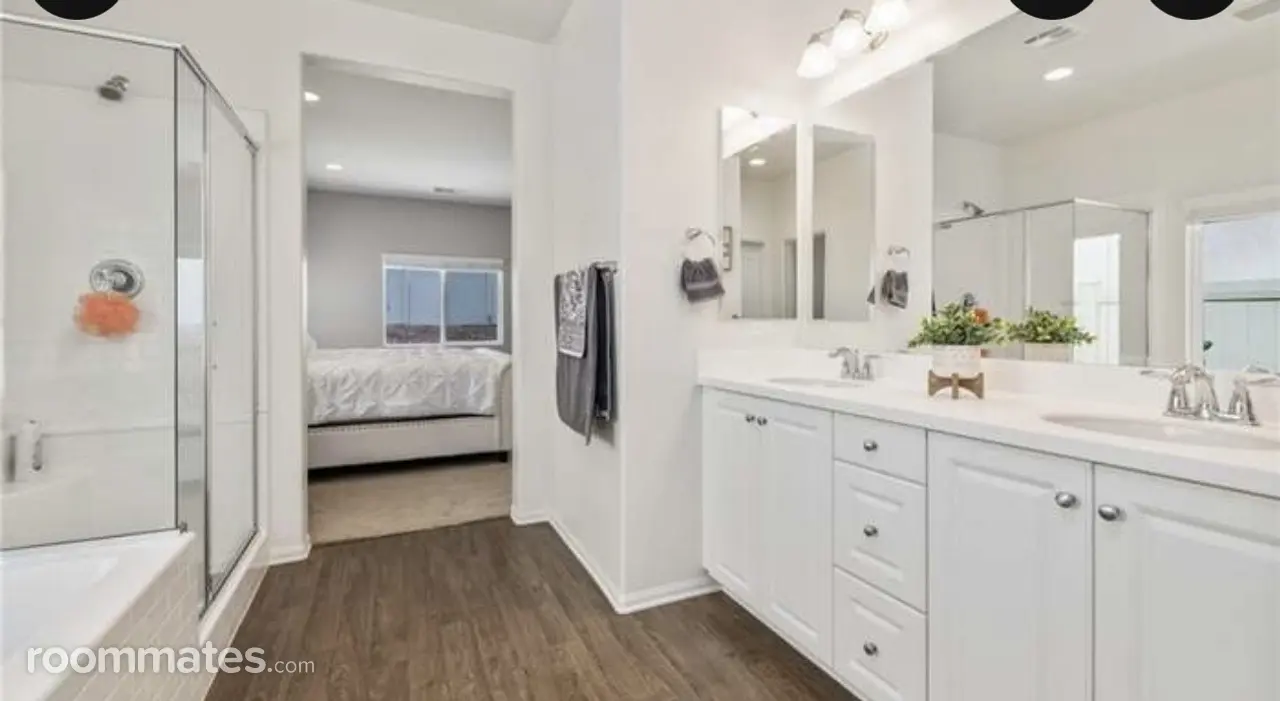 Room for rent in Menifee CA $1600, house