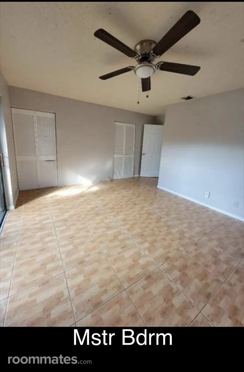 Profile photo 3 of 10