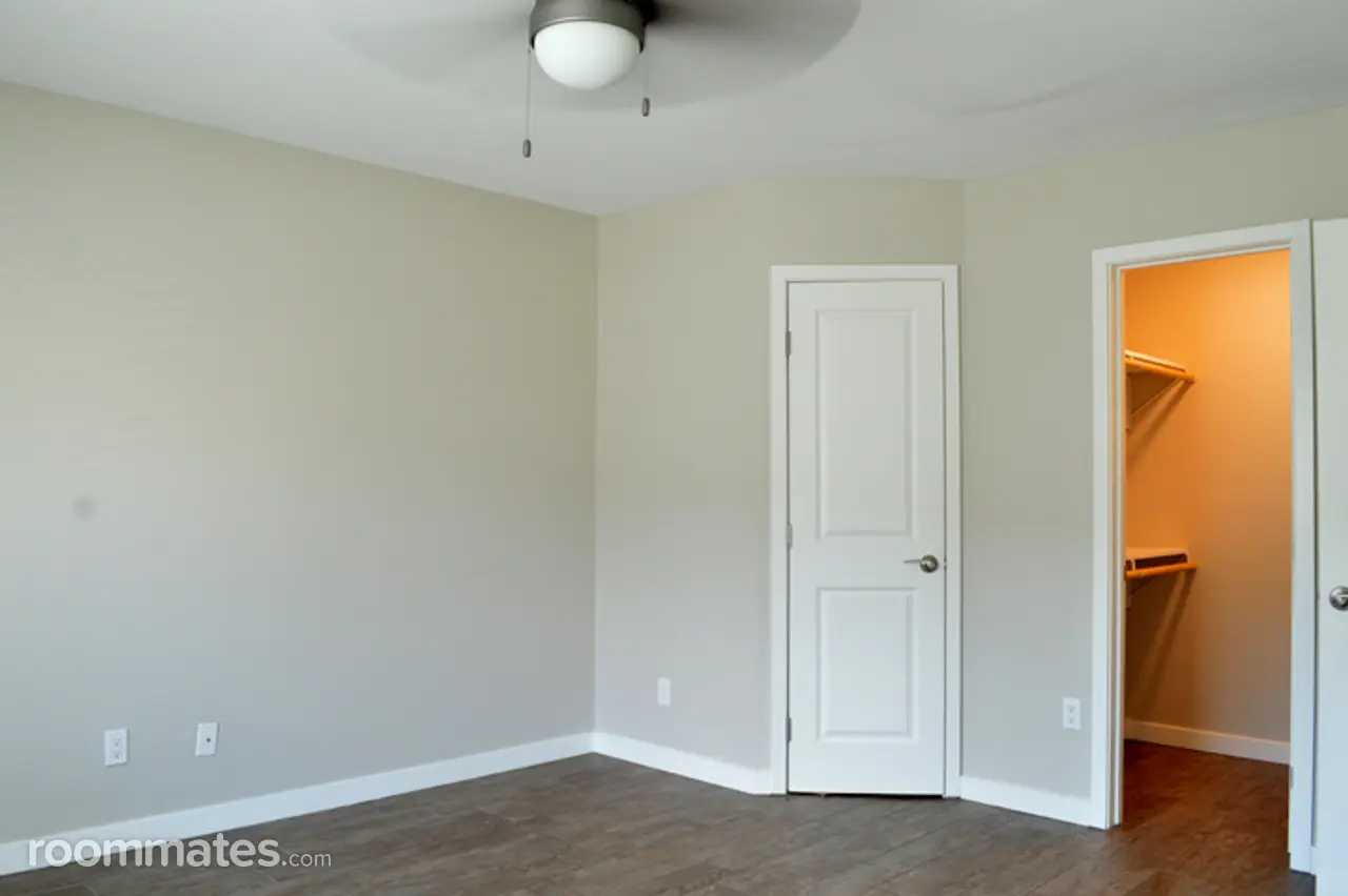 Profile photo 7 of 11