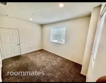 Room for rent in Downey CA $1300, condo