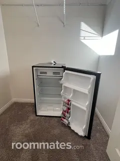 Room for rent in Downey CA $1190, condo
