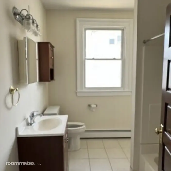 Room for rent in Shelton CT $800, house