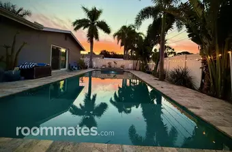 Room for rent in St. Petersburg FL $1025, house