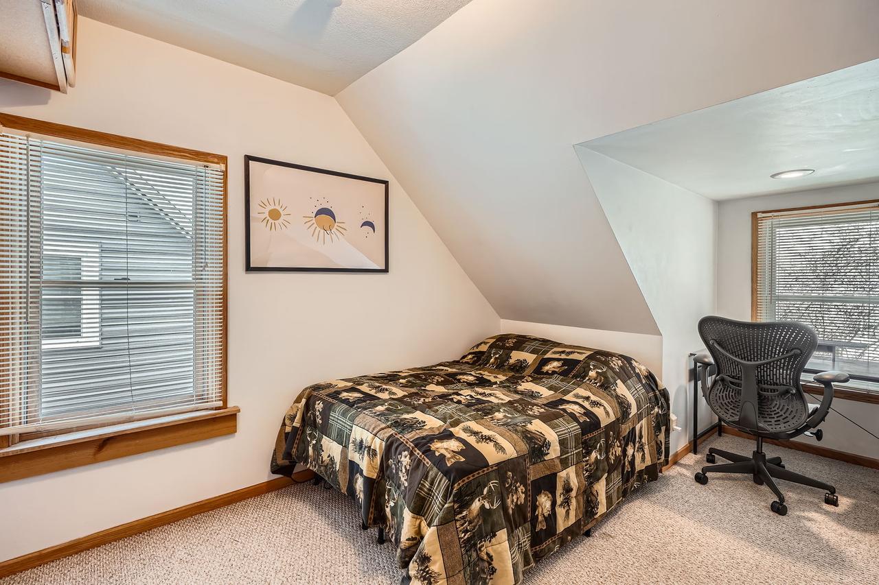 Profile photo 7 of 10