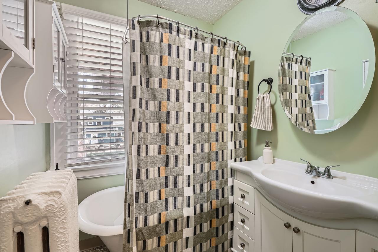 Profile photo 6 of 10