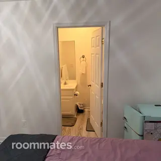 Room for rent in North Charleston, SC $1300, condo