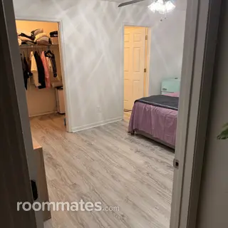 Room for rent in North Charleston, SC $1300, condo