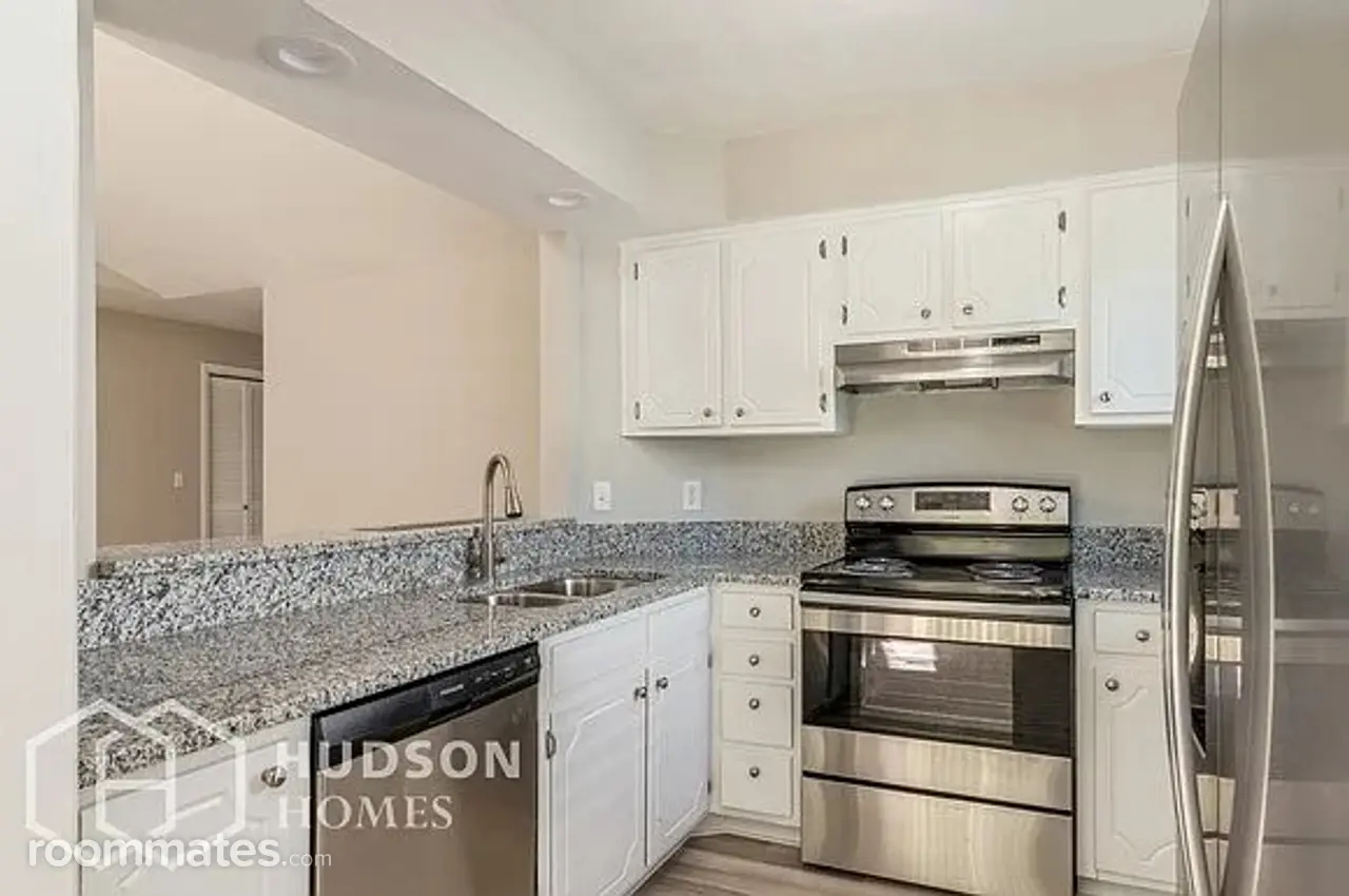 Profile photo 3 of 14