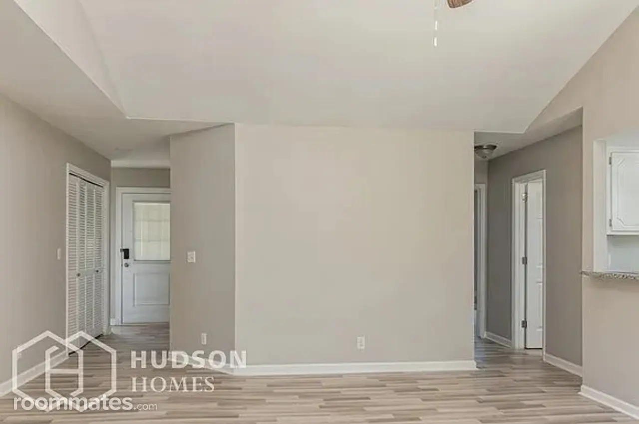 Profile photo 7 of 14