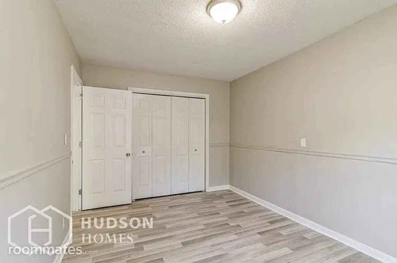 Profile photo 6 of 14