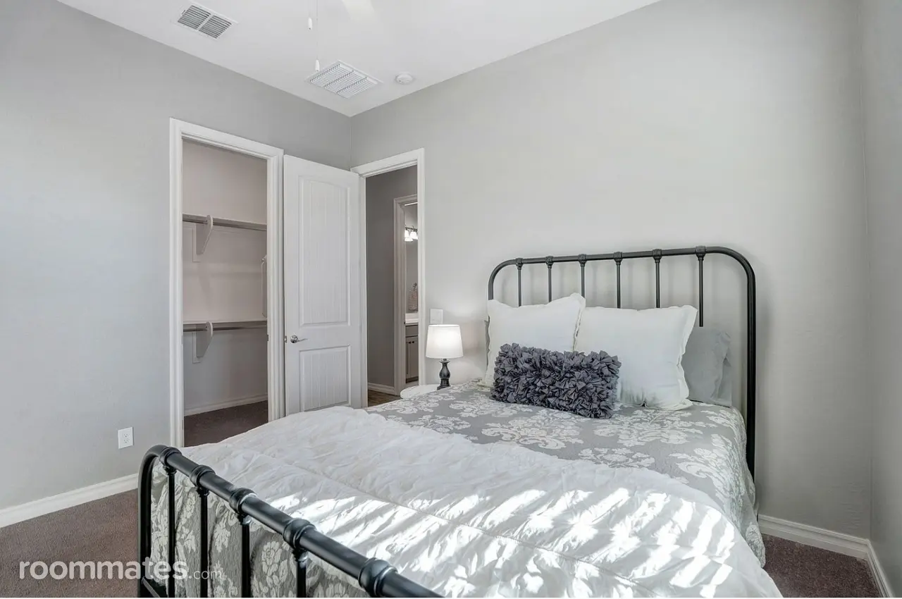 Profile photo 3 of 4