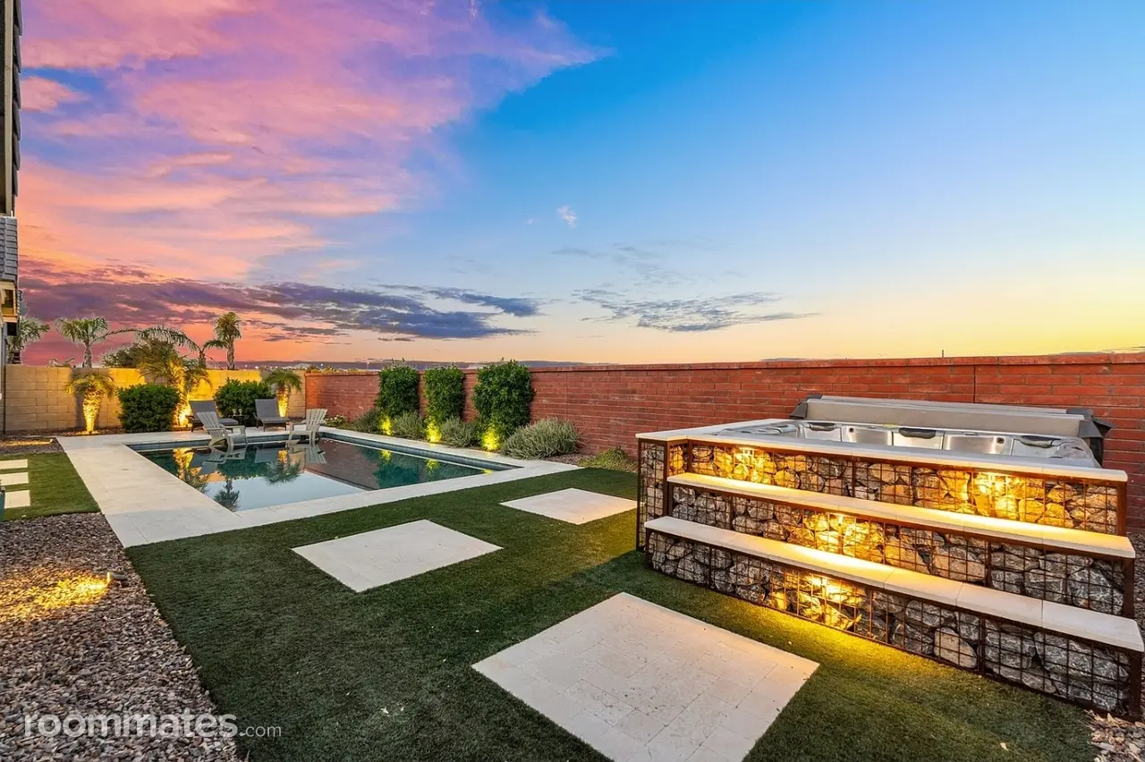 Profile photo 1 of 4