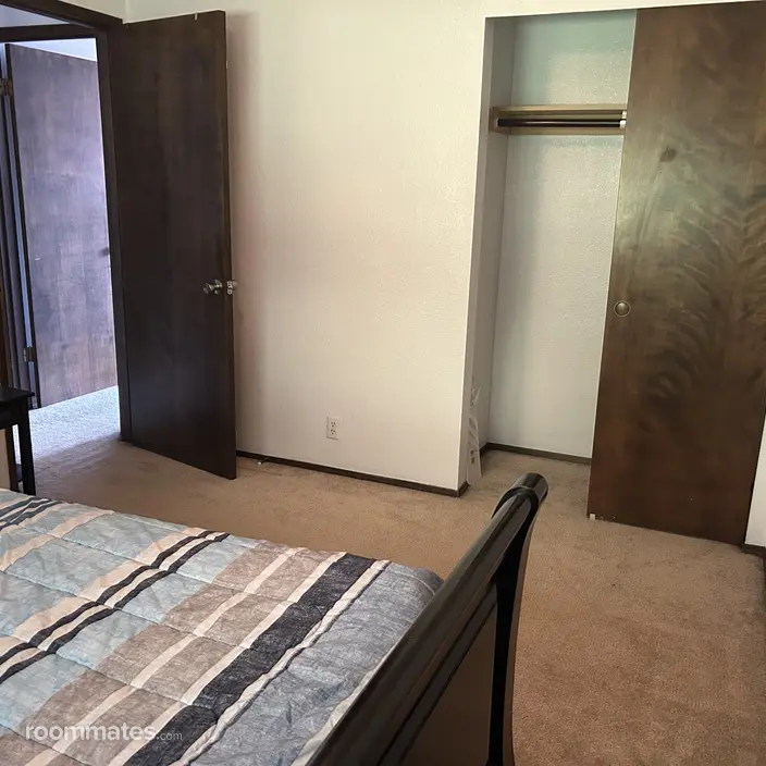 Room for rent in South Hill WA $1000, house