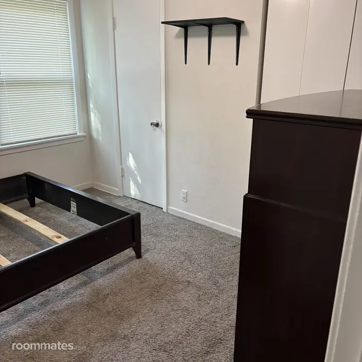Room for rent in Haltom City, TX $650, house