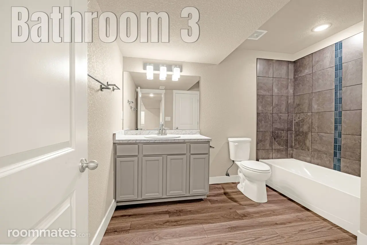 Profile photo 8 of 11