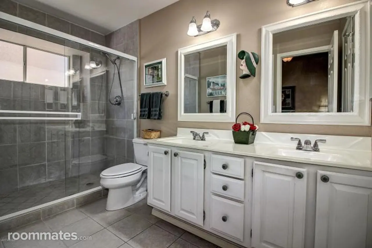 Profile photo 8 of 11