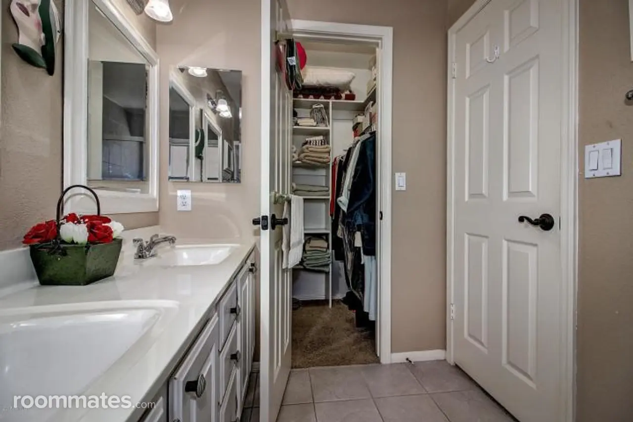 Profile photo 9 of 11