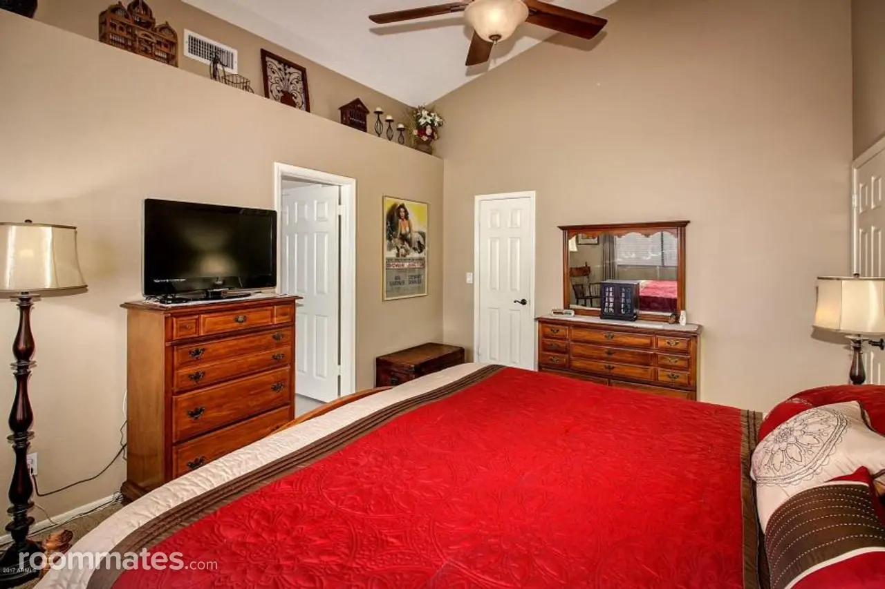 Profile photo 11 of 11