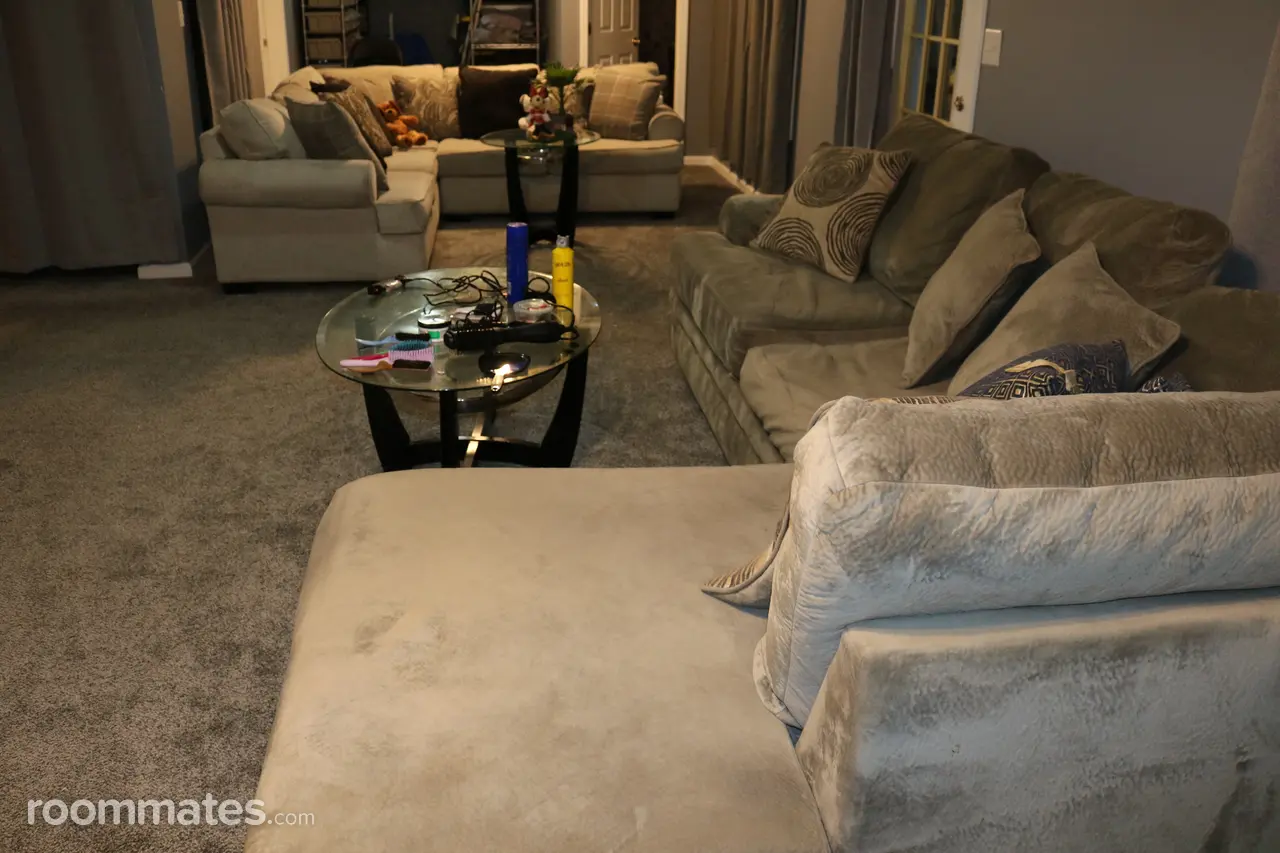 Profile photo 3 of 18