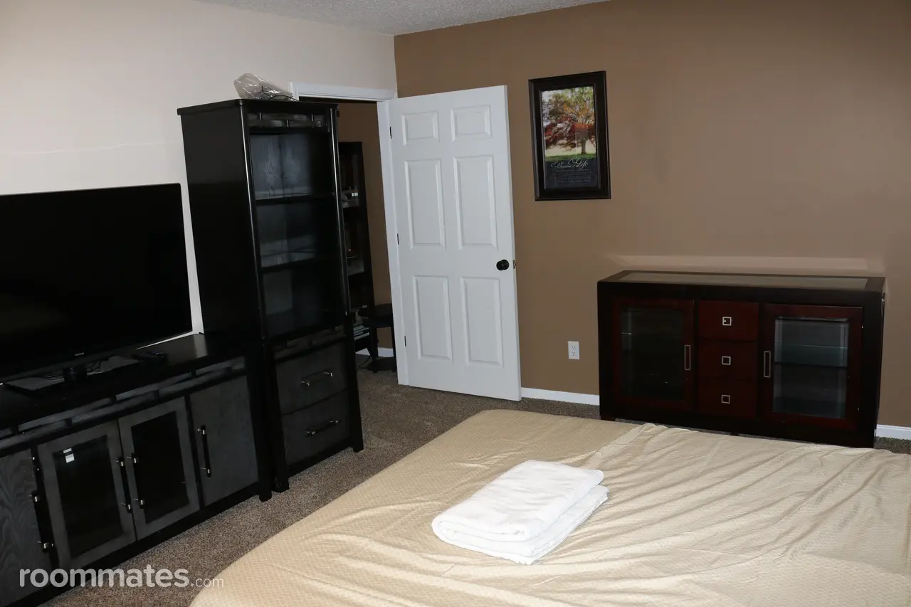 Profile photo 1 of 18