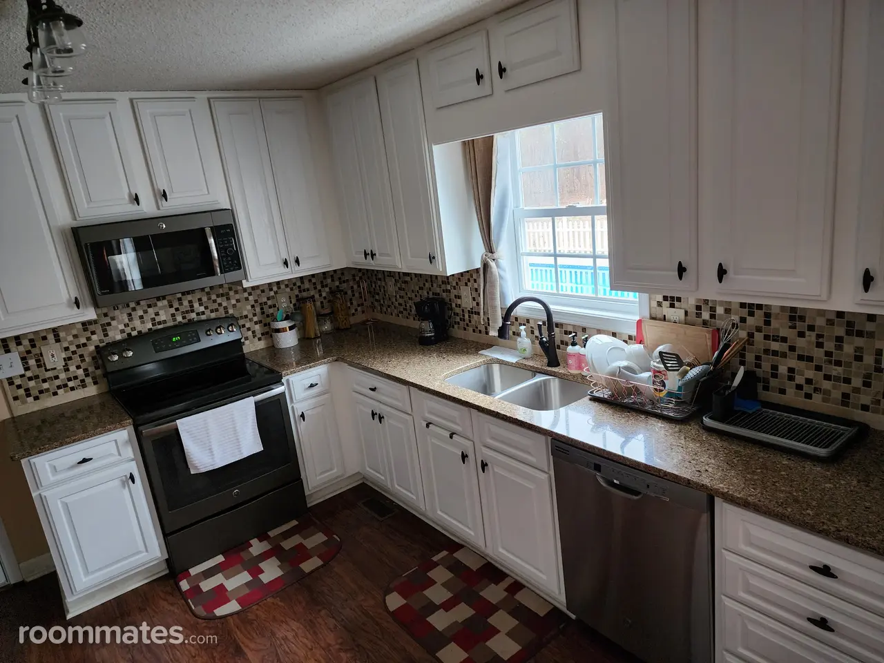 Profile photo 9 of 18