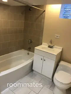 Room for rent in Chicago, IL $900, house