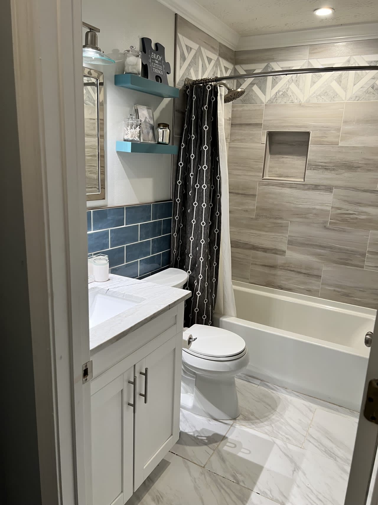 Profile photo 5 of 8