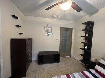 Room for rent in Miami, FL $1045, house