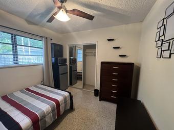 Room for rent in Miami, FL $1045, house