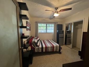 Room for rent in Miami, FL $1045, house