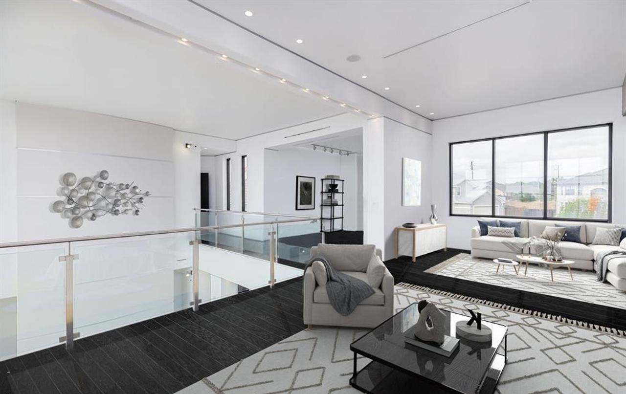 Profile photo 8 of 11