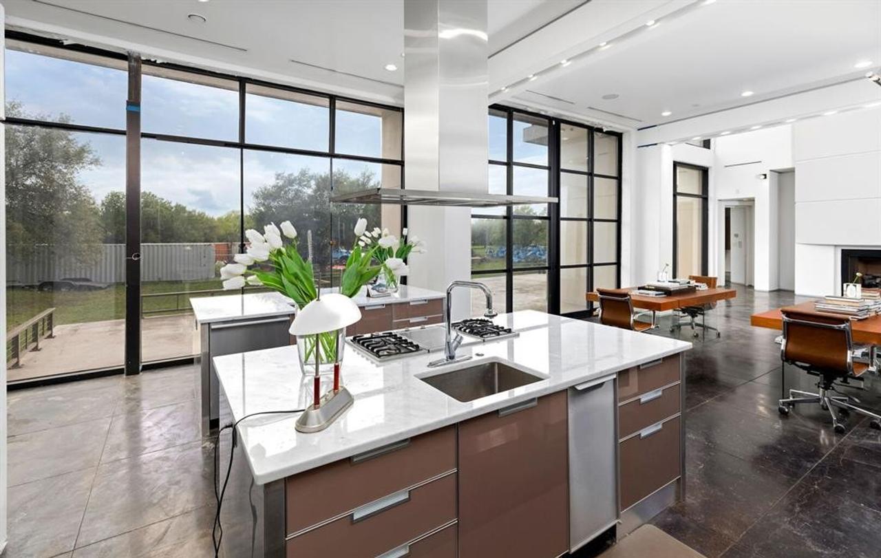 Profile photo 9 of 11