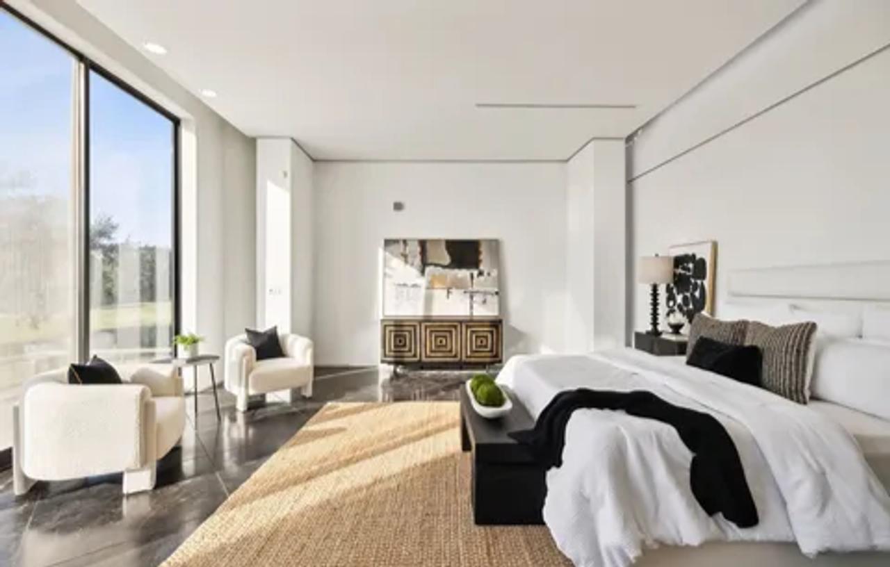 Profile photo 4 of 11