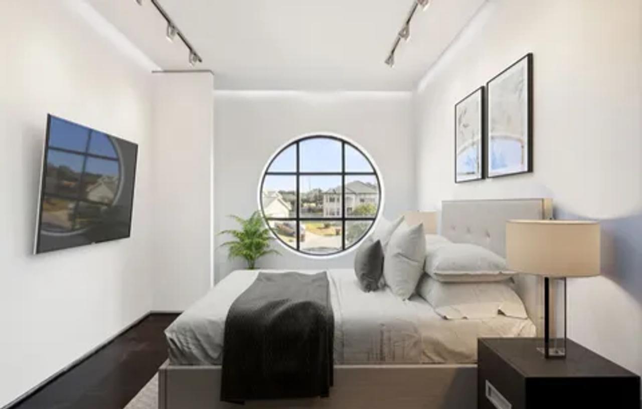 Profile photo 7 of 11