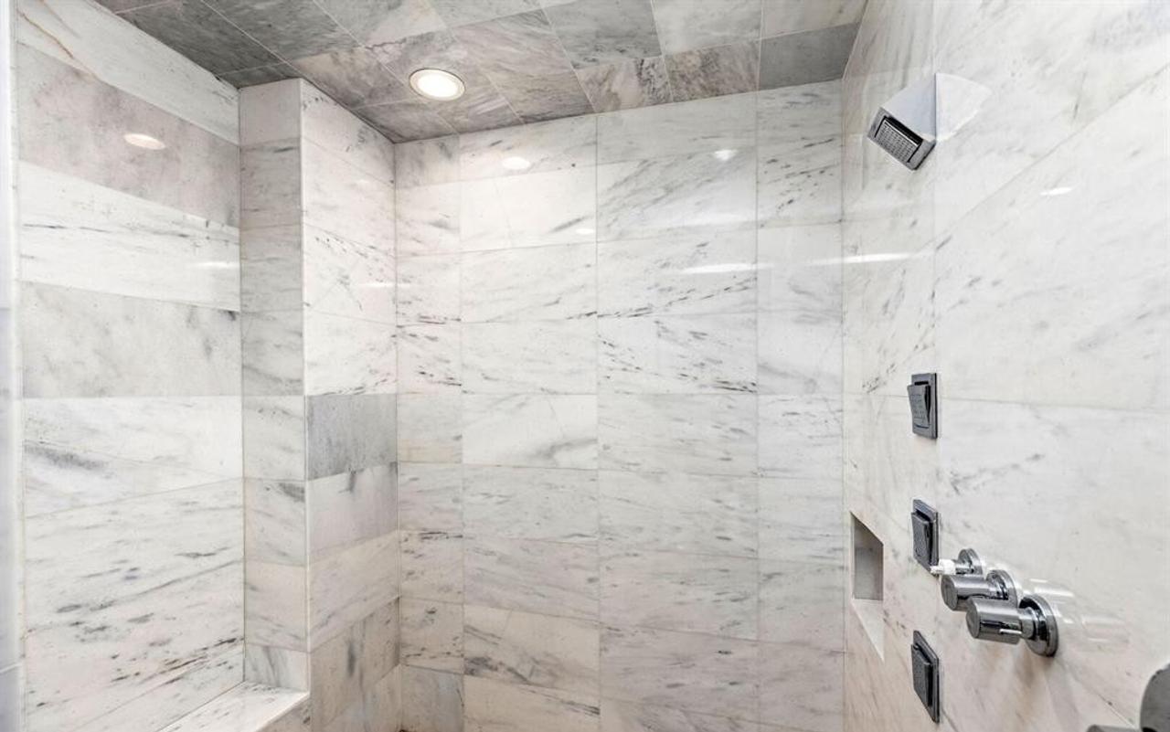 Profile photo 5 of 11