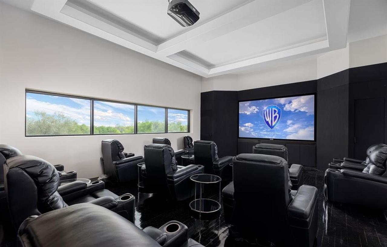 Profile photo 6 of 11