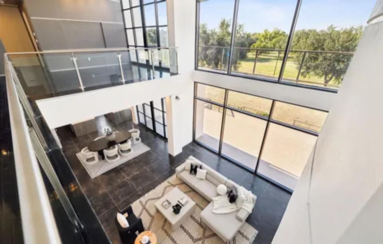 Profile photo 10 of 11