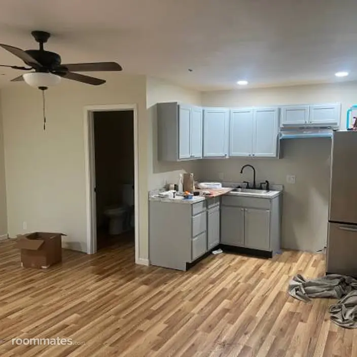 Room for rent in Riverside, CA $1700, house