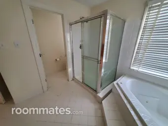 Room for rent in Leesburg, VA $700, house