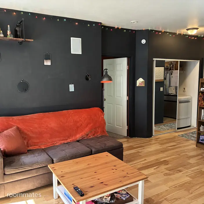 Room for rent in Everett WA $1200, condo