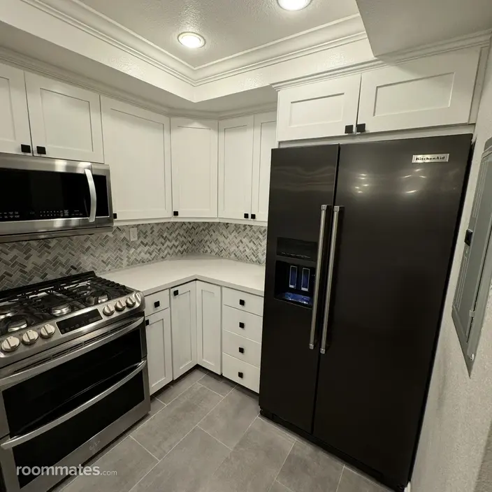 Room for rent in Santa Ana CA $1775, condo