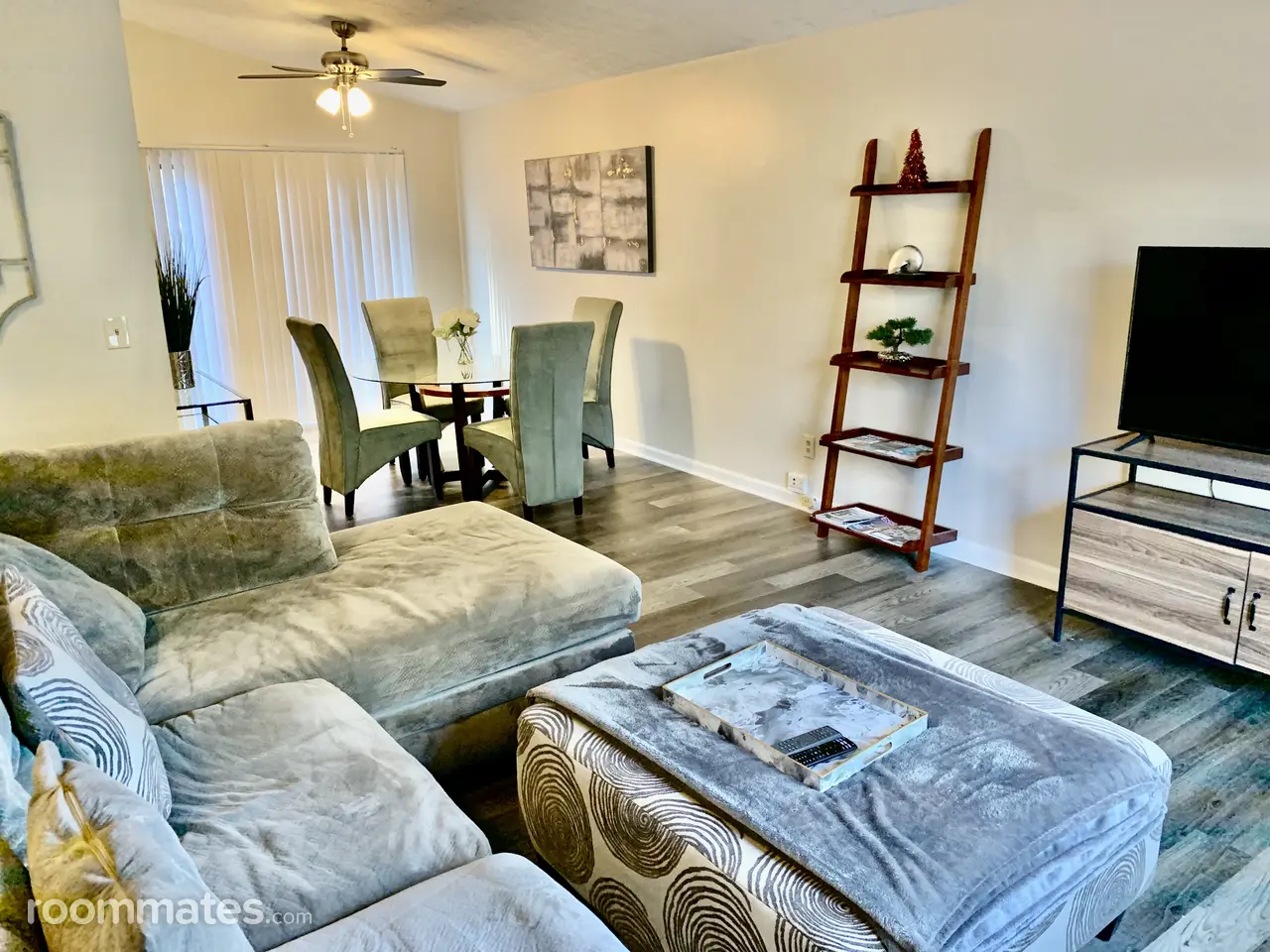 Profile photo 3 of 9