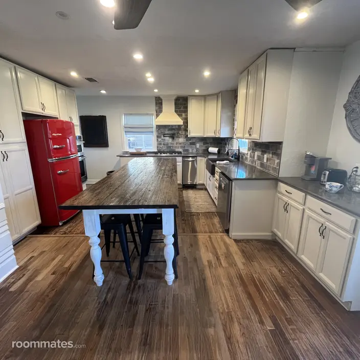 Room for rent in Denison TX $800, house