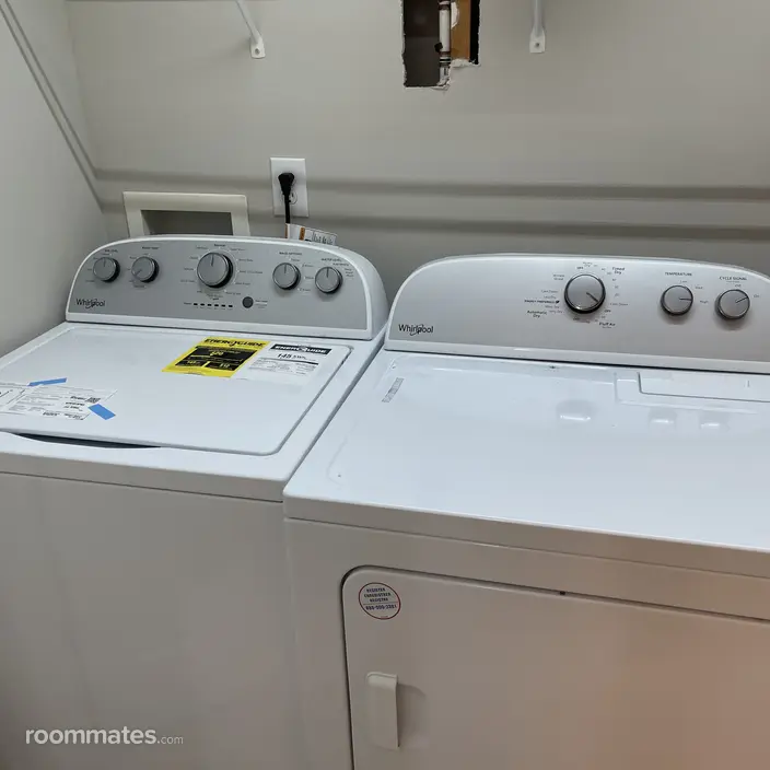 Room for rent in Raleigh NC $835, condo