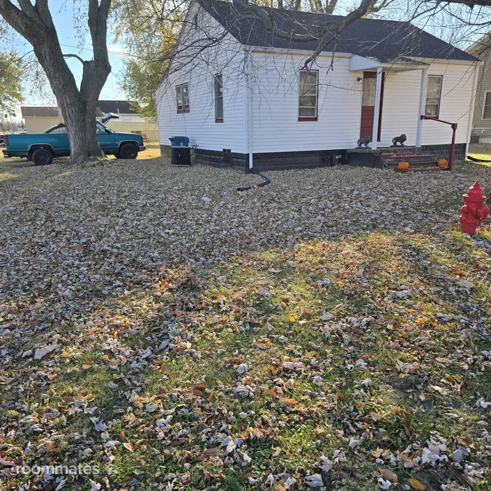 Room for rent in South Roxana, IL $600, house