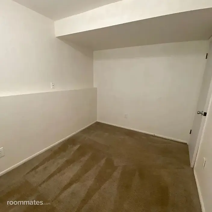 Room for rent in Fort Collins CO $950, house